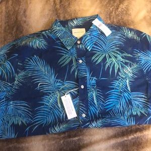 XL Men’s tropical short sleeve button up